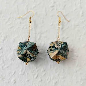 Piccoli orecchini origami Kusudama realizzati in carta per tutte le occasioni