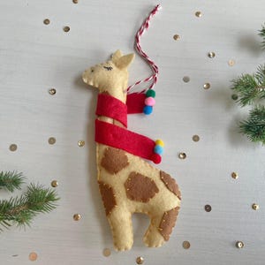 Felt giraffe Christmas ornament - Safari Christmas decoration - Christmas giraffe hanging ornament - animal lover gift - Safari ornament