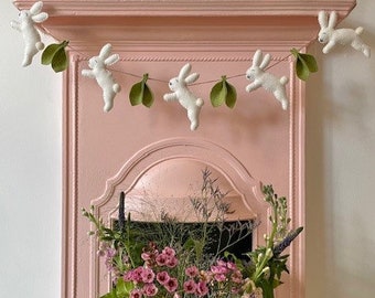 décoration de pâques - guirlande de lapin - lapin blanc - plante en feutre - oeuf de pâques - cadeau de pâques - cadeau sans chocolat - guirlande de pâques