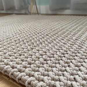 Rechteckiger Teppich, Häkelteppich ,skandinavischer Stil, gehäkelt aus Baumwollschnur. Bild 1