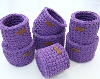 Round crochet basket, crochet baskets, baskets/utensils, storage basket, crocheted from textile yarn, crochet