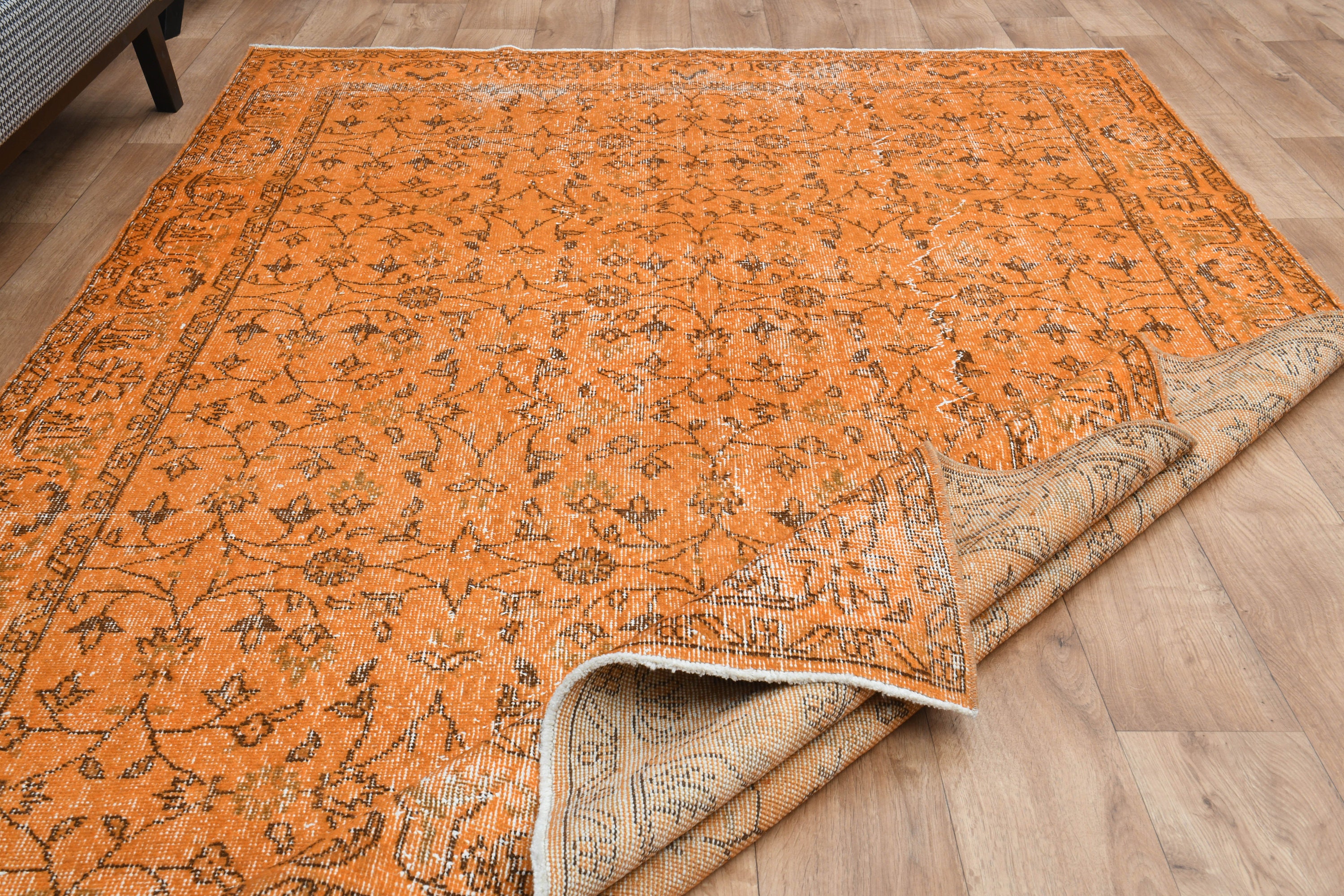 ブルガリア産手織り花柄ウールラグ ハンドメイドラグ アンティーク家具