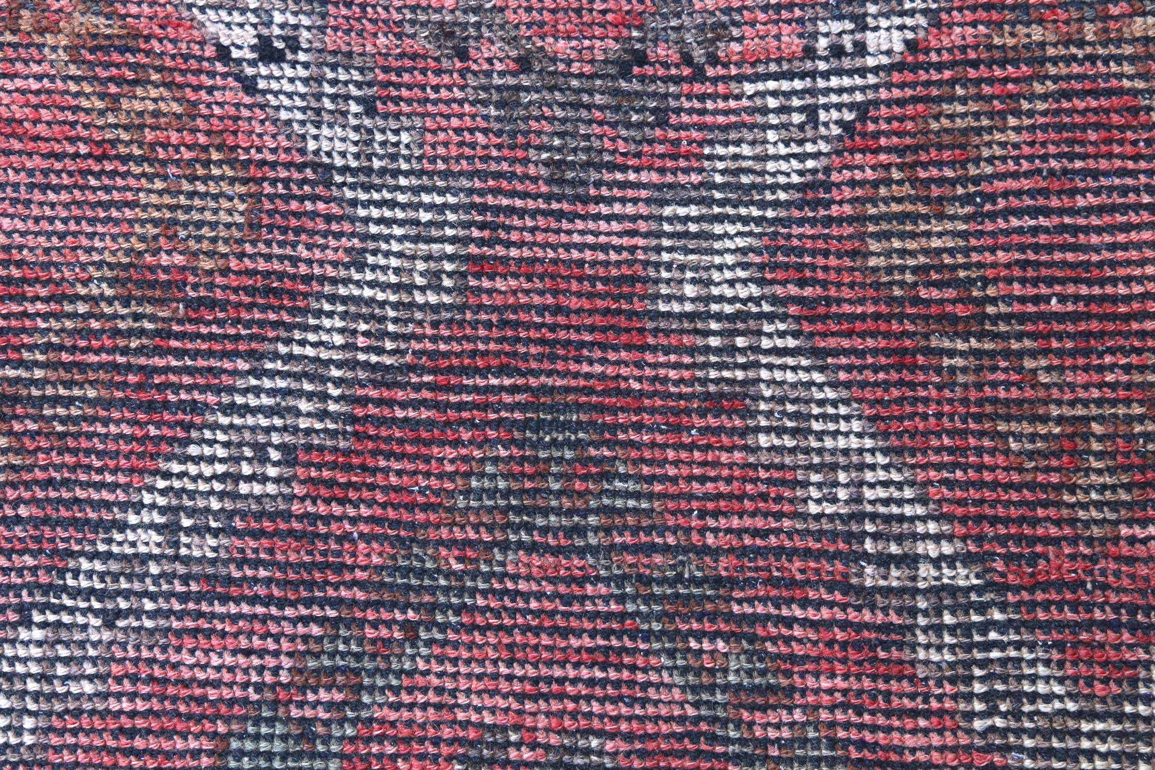 色褪せたレッドのヴィンテージトルコ製ランナーラグ | ハンドメイド