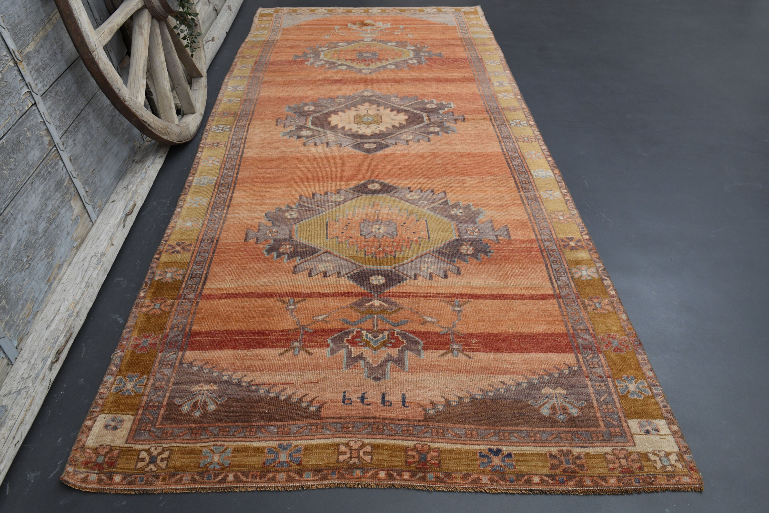 トルコ　ヴィンテージラグ　オレンジ　フローラル トルコ ヴィンテージラグ オレンジ フローラル ヴィンテージ ラグ