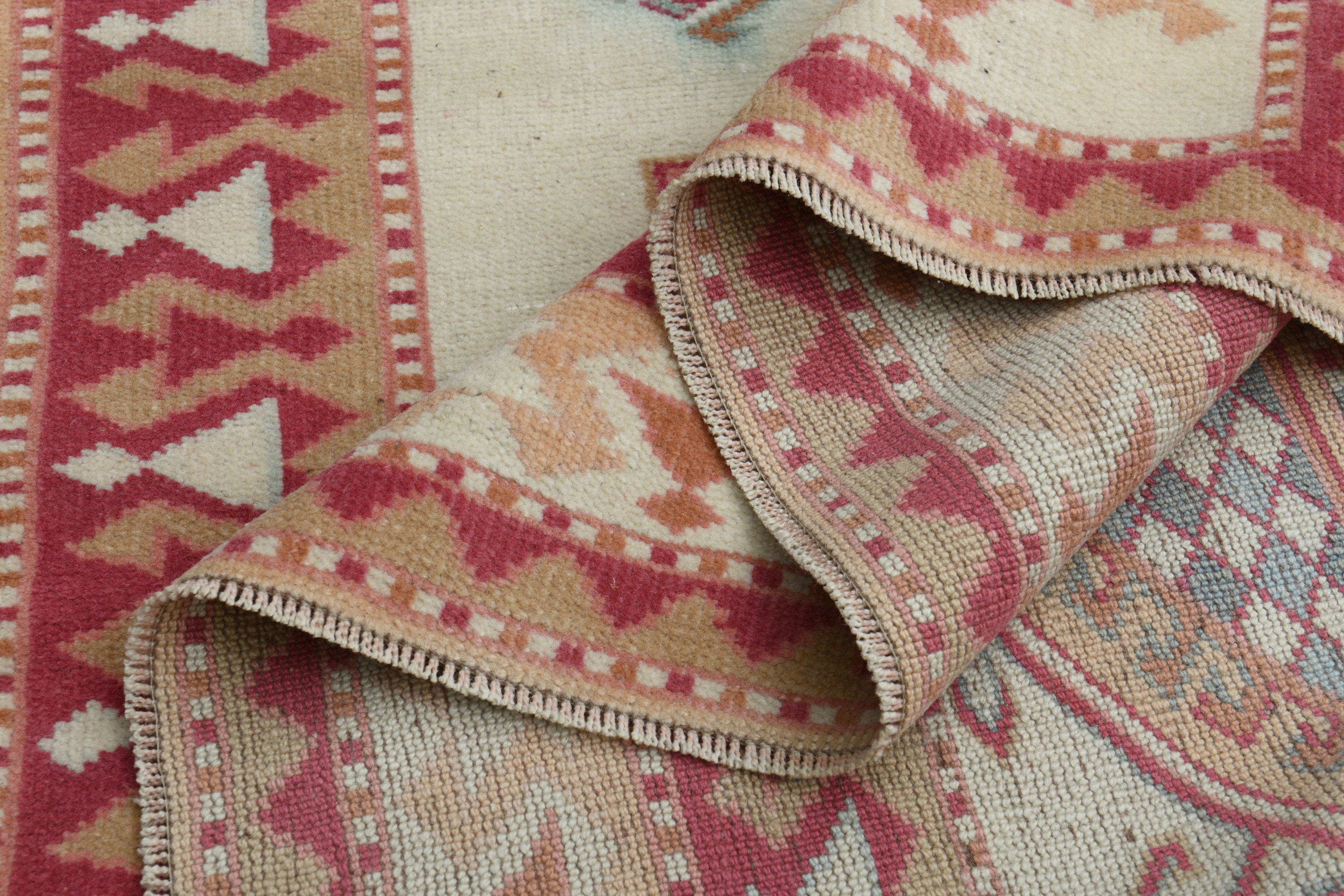 6x8 トルコ製ヴィンテージラグ、アンティーク調ウシャック