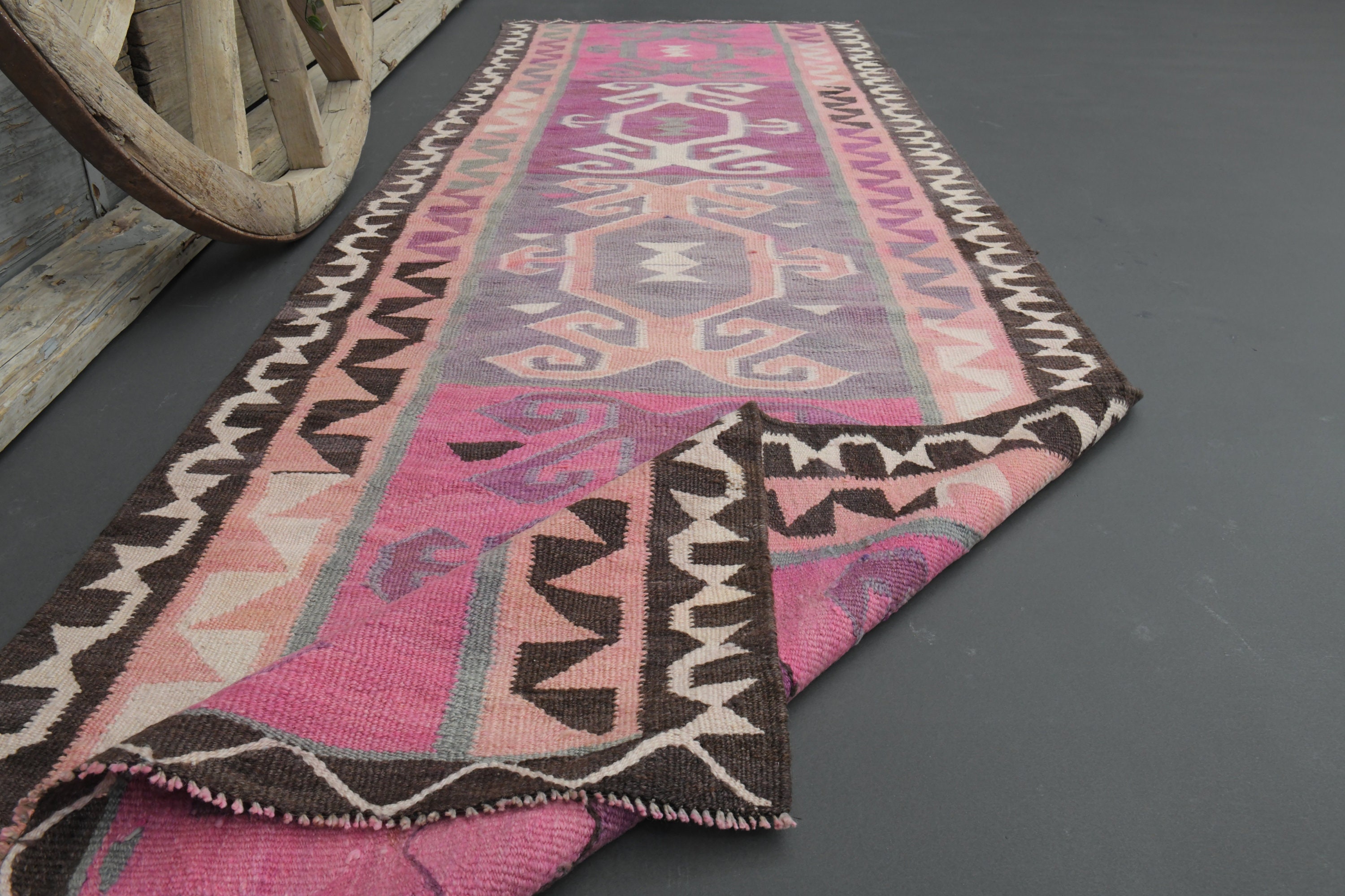 トルコ　ヴィンテージラグ　ピンク　パープル 3.2x9.9 ピンクパープルラグ、トルコ製ヴィンテージランナー、シャビー