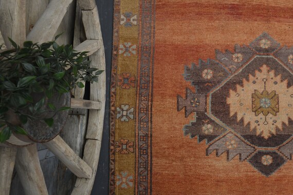 4'9x11'9、トルコラグ、ヴィンテージラグ、オレンジウール幾何学模様