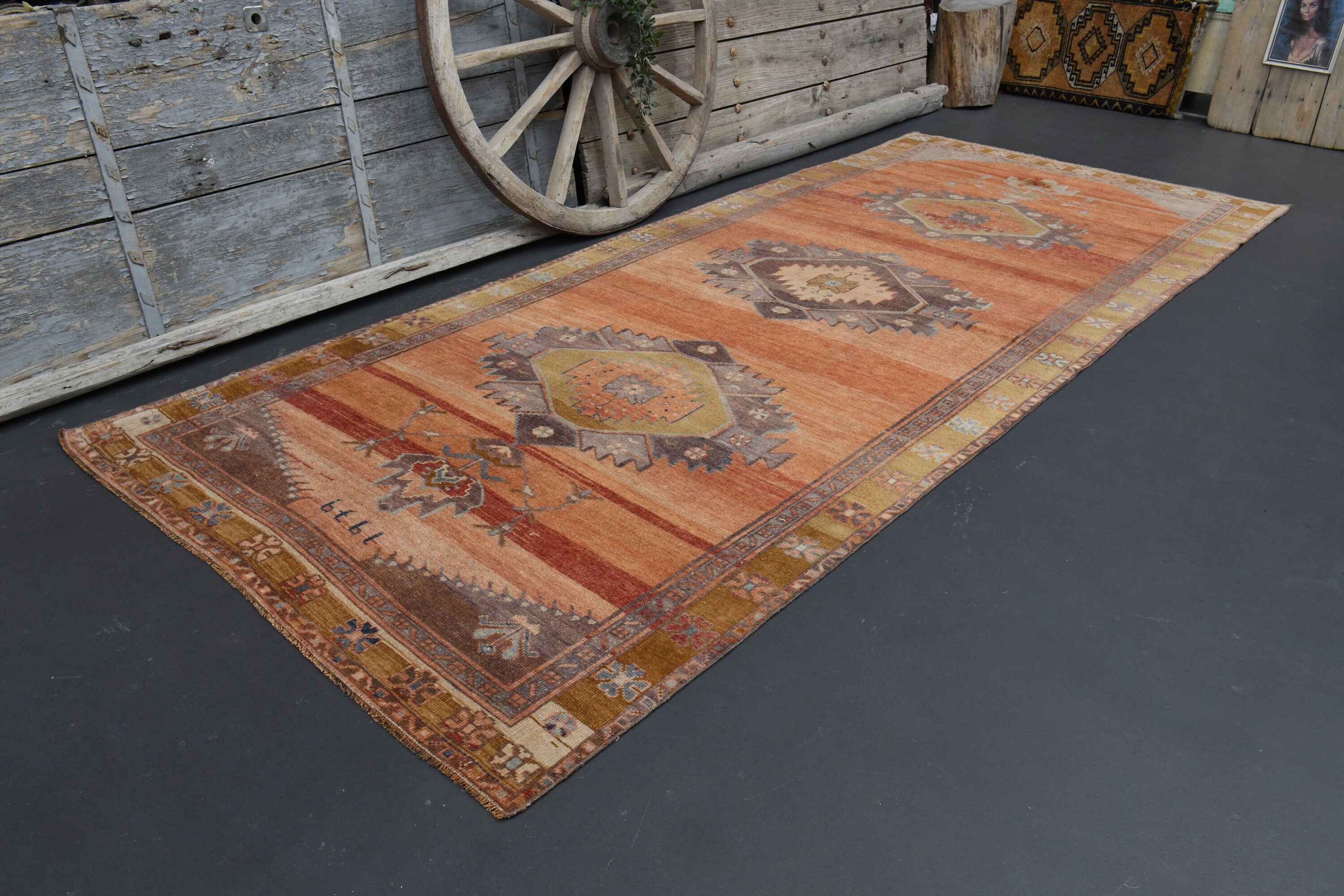 4'9x11'9、トルコラグ、ヴィンテージラグ、オレンジウール幾何学模様