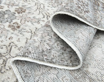 Elegant Vintage Area Rug - Classic Durable Rug, Floral Design in Soft Neutrals for Living Room, Beige Gray, Classic Home Decor, 5.9x9.6 ft
