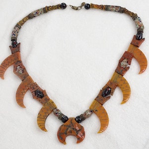 Vtg Ultra-Rare Hobe Ethnic Tribal Resin Claw & Art Glass Bead Statement Necklace