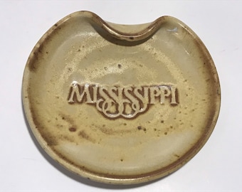 Signed pottery Mississippi trinket dish kitchen dish MS 5”