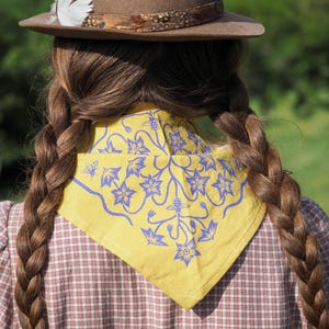 Bandana fleurs et abeilles - Sérigraphie - Foulard botanique - Bandana bourrache et insectes - Bandana jaune et violet