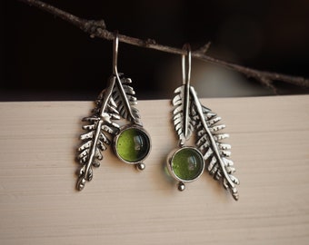 Farn und Glas Ohrringe - Sterling Silber und grüne Glas Ohrringe
