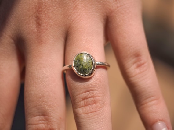 Sterling silver ring with green sea stone - SIZE 6,5US