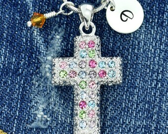 Swarovski Kristall Kreuz Funkelnder Personalisierter Multi Color Anhänger Personalisierte Halskette Geburtsstein & Handgestempelte Initiale Charm Kette