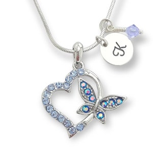 Colgante azul de mariposa del corazón personalizable Swarovski Collar personalizado estampado a mano Carta inicial y cadena de amuleto de piedra de nacimiento