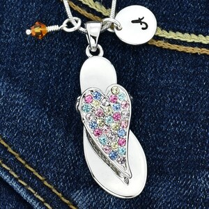 Swarovski Crystal Sandalia Flip Flop Multi Color Colgante Collar Personalizado Mano Estampada Carta Inicial y Piedra de Nacimiento Charm Chain
