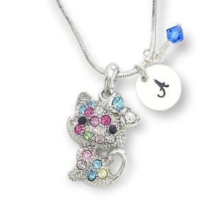 Collar personalizado de gatito gatito multicolor Swarovski Crystal Cadena colgante personalizada Carta inicial estampada a mano y piedra de nacimiento Charms personalizados