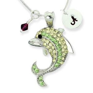 Swarovski Crystal Dolphin Green Colgante Espumoso Personalizado Collar Personalizado Carta Inicial Estampada a Mano y Encantos de Piedra de Nacimiento Cadena