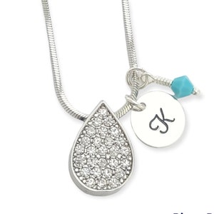 Colgante de gota de lágrima personalizada Swarovski Collar de cristal estampado a mano Carta inicial y cadena de amuleto de piedra de nacimiento personalizada