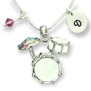 Swarovski Crystal Drum Set Música personalizada Tambores colgantes blancos Collar personalizado Carta inicial y Sparkling Birthstone Charm Chain