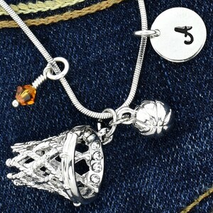 Swarovski Crystal Basketball Basket Ball Colgante personalizado Collar personalizado Mano estampada Carta inicial y piedra de nacimiento Charms Chain