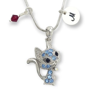 Personalizado Blue Cat Pet Custom Pendant Chain Swarovski Crystal Collar personalizable Carta inicial estampada a mano y amuletos de piedra natal