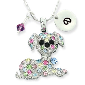 Swarovski Crystal Dog Sparkling Colgante multicolor personalizado Collar personalizado Carta inicial estampada a mano y encantos de piedra de nacimiento Cadena