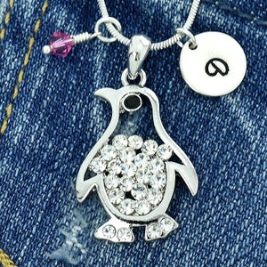 Swarovski Crystal Penguin Colgante Collar personalizado brillante personalizado Carta inicial estampada a mano y piedra de nacimiento Charm Chain Gift