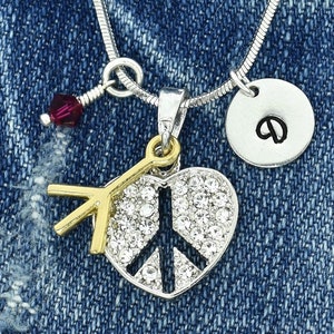 Heart Peace Colgante personalizado Swarovski Crystal Sparkling Collar personalizado Carta inicial estampada a mano y amuletos de piedra de nacimiento Regalo de cadena