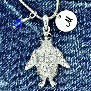 Swarovski Crystal Penguin Collar personalizado brillante personalizado Carta inicial estampada a mano y amuletos de piedra de nacimiento Regalo de cadena