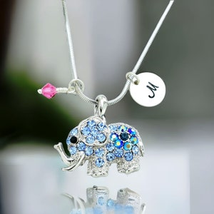 Swarovski Crystal Birthstone Elephant Blue Colgante personalizado Mano estampada Carta inicial Charm Collar personalizado Cadena Regalo
