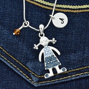 Swarovski Crystal Girl Women Blue Collar personalizado Colgante brillante personalizado Carta inicial estampada a mano y cadena de amuleto de piedra natal