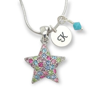 Star Multi Color personalizable Swarovski Crystal Star Collar colgante personalizado estampado a mano Carta personalizada inicial y cadena de piedra de nacimiento