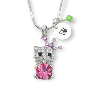 Collar rosa personalizable Kitty Cat Swarovski Crystal Colgante personalizado Carta inicial estampada a mano y amuletos personalizados de piedra natal