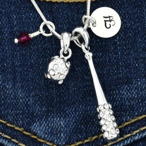 Swarovski Crystal Baseball Bat Ball Colgante deportivo personalizado Collar personalizado Carta inicial y Sparkling Birthstone Charms Chain Gift
