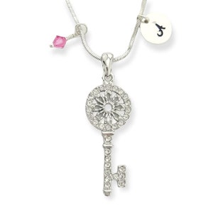 Colgante de llaves Collar personalizado espumoso personalizado Amuletos de piedra de nacimiento y estampado a mano Regalo de cadena de carta inicial