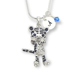 Collar de tigre personalizado Swarovski Crystal Colgante personalizable Cadena estampada a mano Carta inicial y piedra de nacimiento Charms personalizados