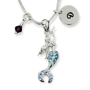 Swarovski Crystal Mermaid Aqua Blue Collar personalizado Colgante brillante personalizado Carta inicial estampada a mano y cadena de amuleto de piedra natal