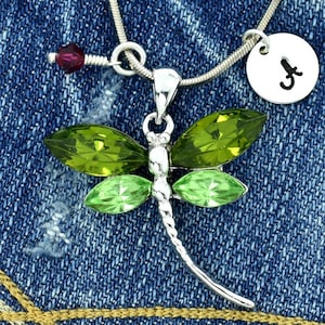 Swarovski Crystal Dragonfly Green Sparkling Pendant Collar personalizado estampado a mano Carta inicial y amuletos de piedra de nacimiento Cadena
