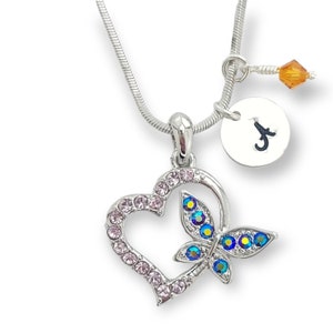 Colgante púrpura de mariposa del corazón personalizable Swarovski Collar personalizado Estampado a mano Carta inicial y cadena de amuleto de piedra de nacimiento