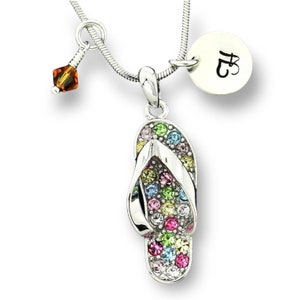 Swarovski Crystal Flip Flop Sandalia Multi Color Colgante Personalizado Collar Personalizado Estampado a Mano Carta Inicial y Piedra de Nacimiento Charm Chain