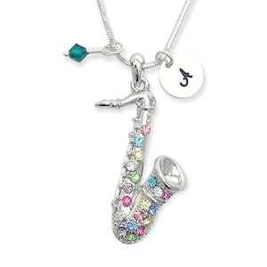 Saxofón Música personalizada Multicolor Cristal Colgante Collar personalizado Estampado a mano Redonda Carta inicial, Sparkling Birthstone Charms Chain