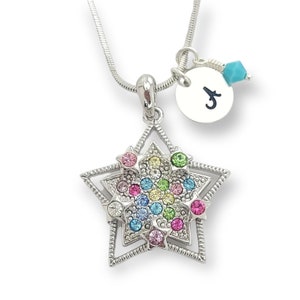 Collar multicolor estrella personalizado Swarovski Crystal Star colgante estampado a mano Carta personalizada inicial y cadena de piedra de nacimiento