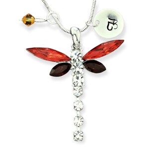 Swarovski Crystal Dragonfly Sparkling Red Colgante personalizado Collar personalizado Estampado a mano Carta inicial y amuletos de piedra de nacimiento Cadena regalo