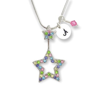 Colgante de estrella Carta inicial personalizable y estrellas de piedra de nacimiento multicolor Swarovski cristal collar personalizado estampado a mano cadena personalizada