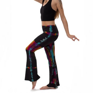 Black Tie Dye Flared Leggings, Hippie Bell Bottoms Flared Yoga Pants