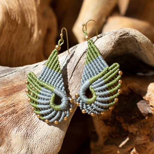 Boucles d’oreilles verts d’aile de macrame Boho Tribal Macrame Pendentif Boucles d’oreilles