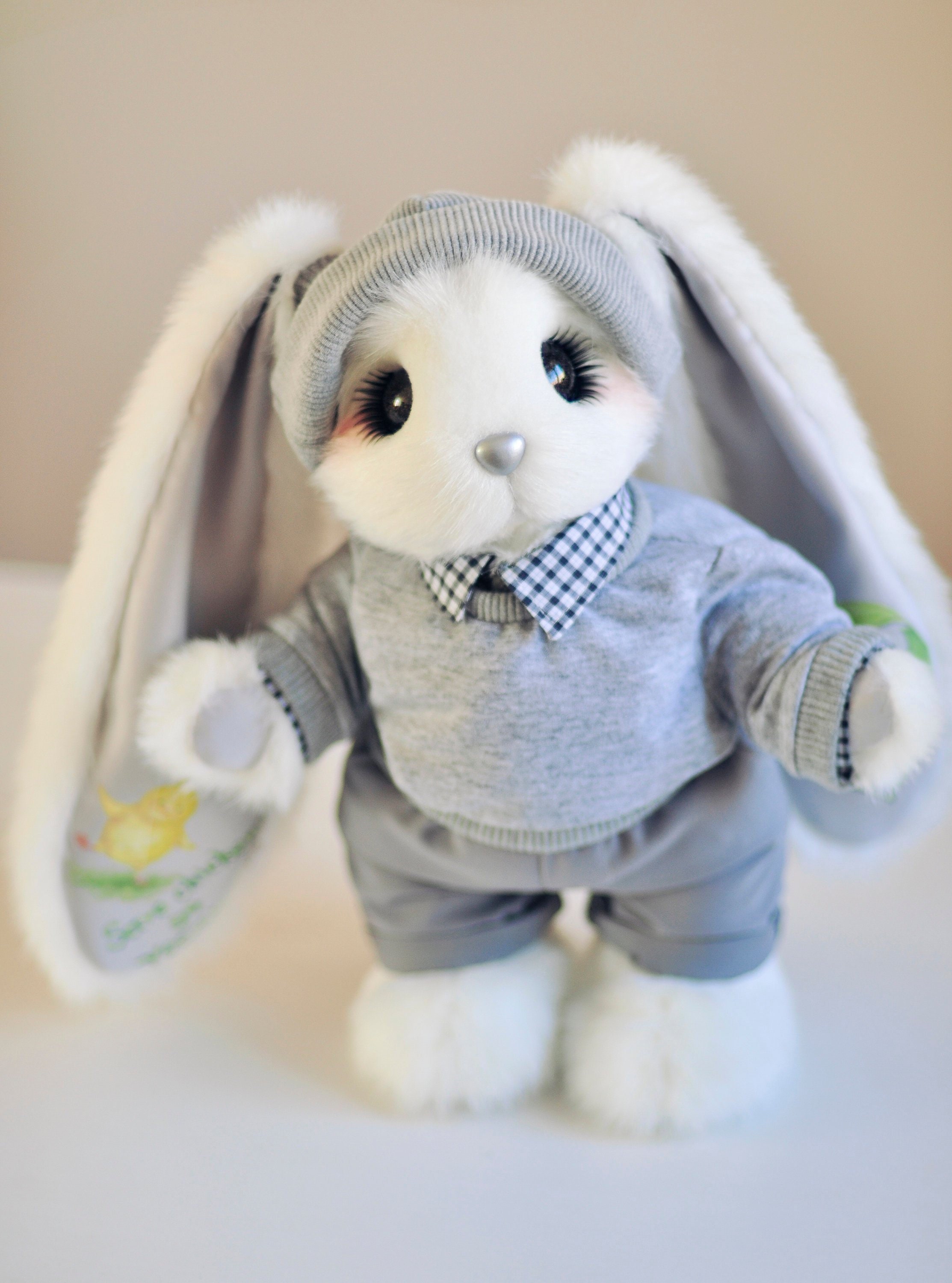 Rabbit doll. Кукла кролик. Белый кролик кукла. Кукла серый кролик. Оли кролик куклы.