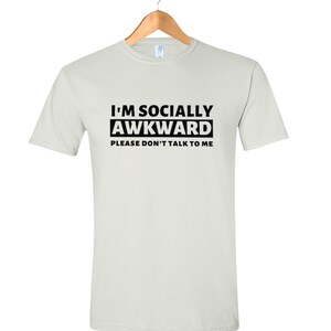 Socially Awkward Introvert T-Shirt, Funny Sarcastic Tee Blanco